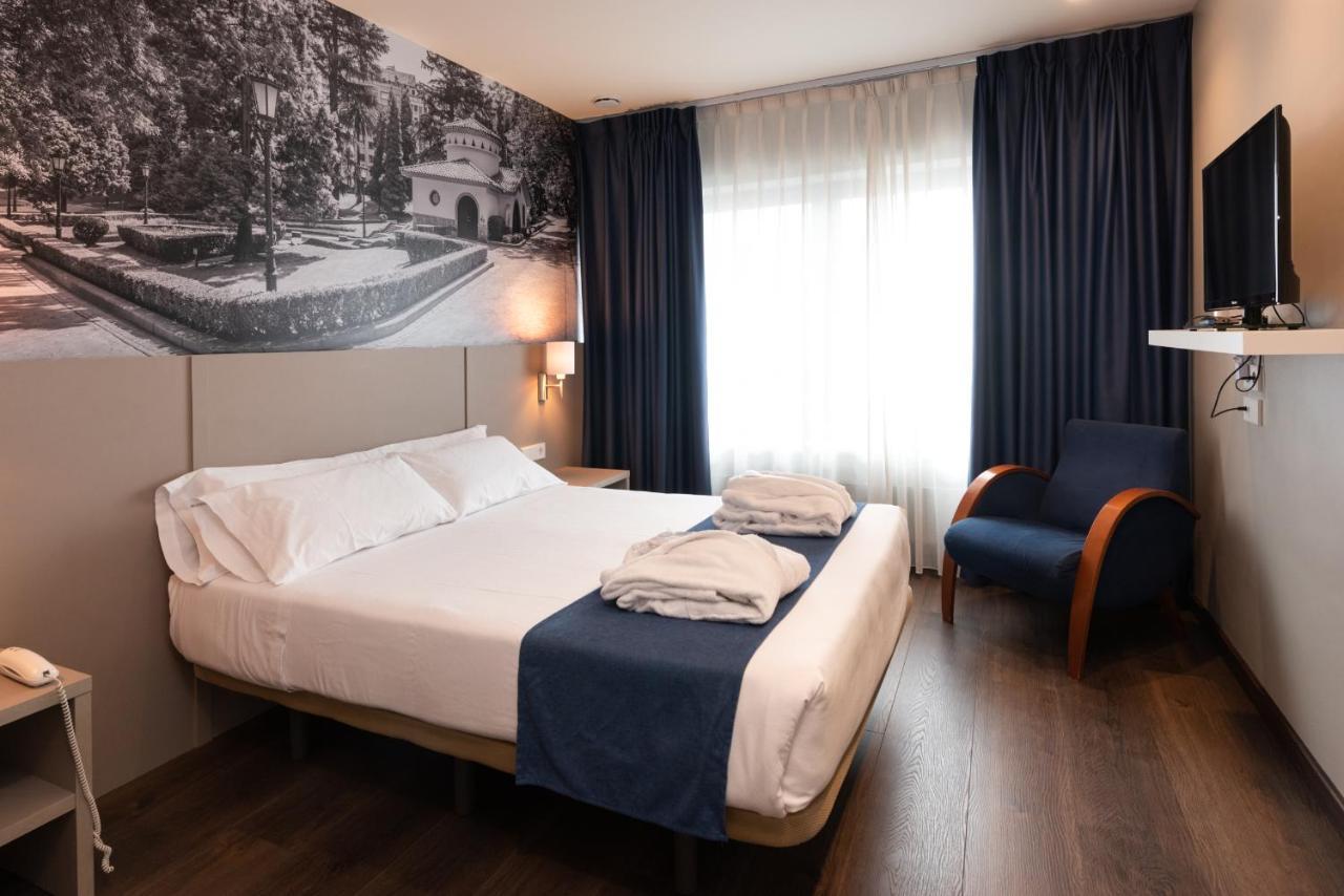 Aparthotel Campus Oviedo Ngoại thất bức ảnh