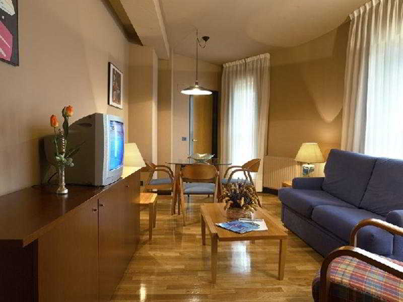 Aparthotel Campus Oviedo Phòng bức ảnh
