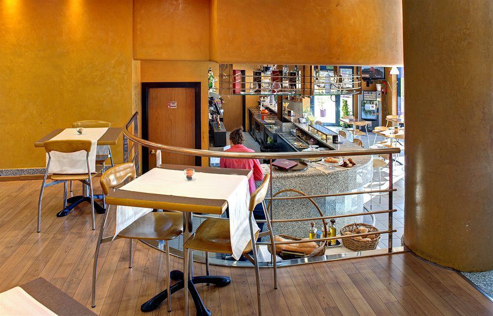 Aparthotel Campus Oviedo Ngoại thất bức ảnh