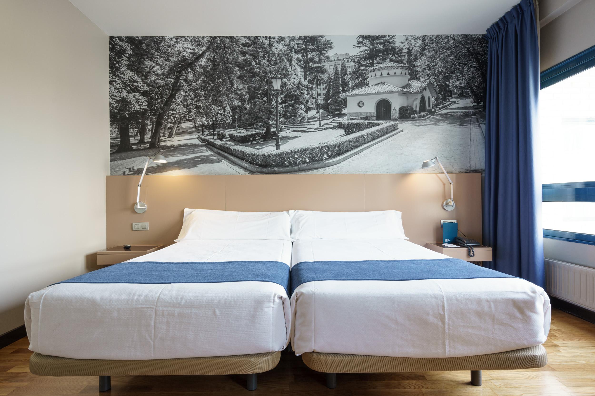 Aparthotel Campus Oviedo Ngoại thất bức ảnh