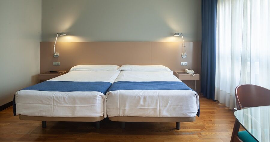 Aparthotel Campus Oviedo Ngoại thất bức ảnh