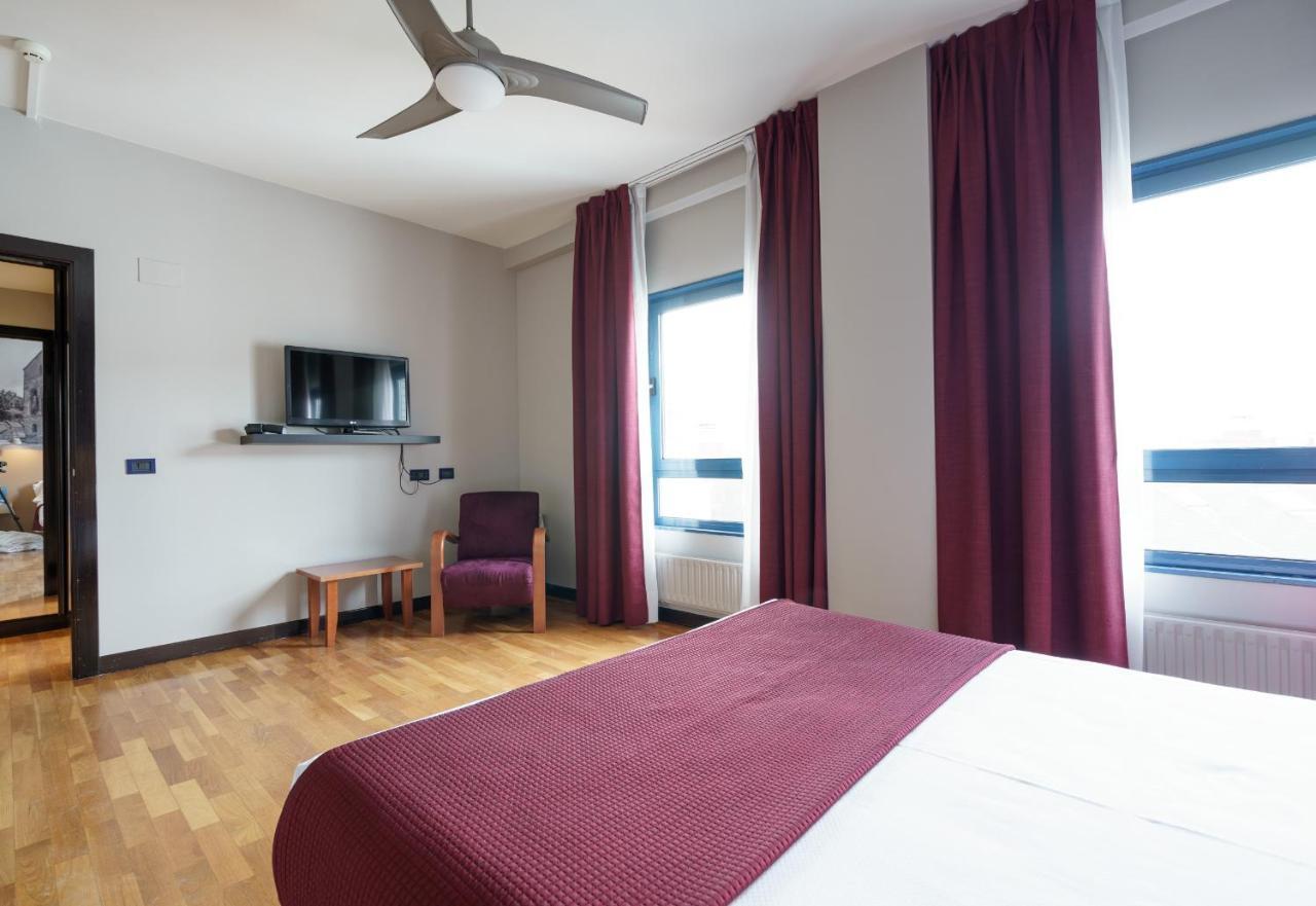 Aparthotel Campus Oviedo Ngoại thất bức ảnh