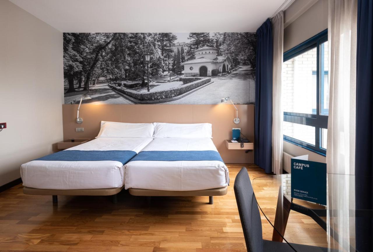 Aparthotel Campus Oviedo Ngoại thất bức ảnh