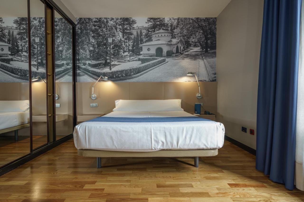 Aparthotel Campus Oviedo Ngoại thất bức ảnh