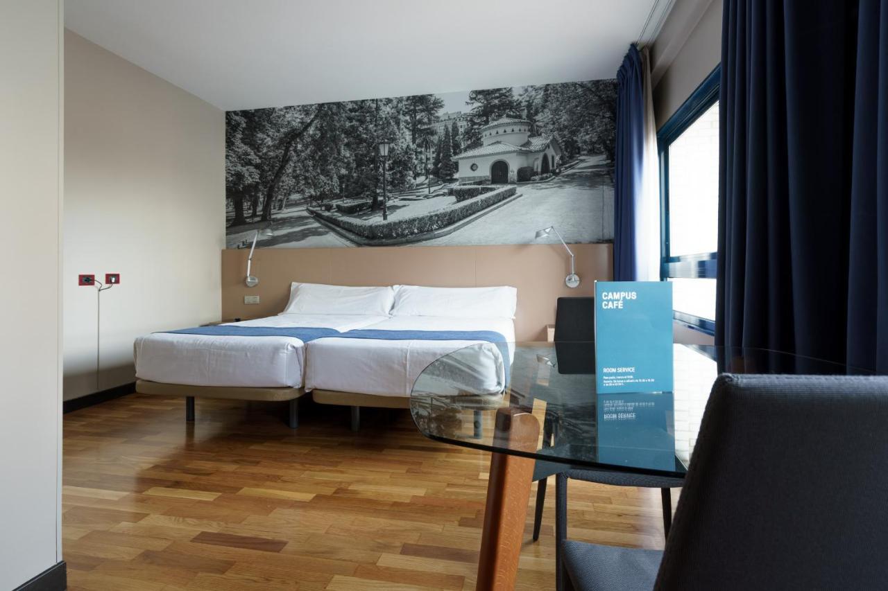 Aparthotel Campus Oviedo Ngoại thất bức ảnh