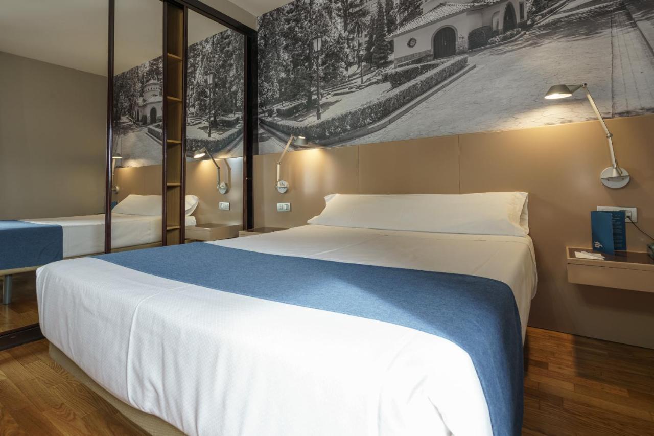 Aparthotel Campus Oviedo Ngoại thất bức ảnh