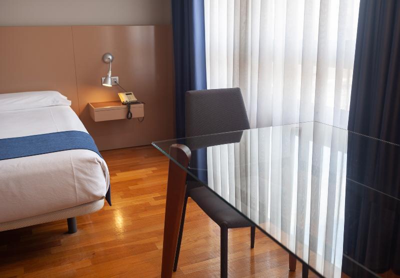 Aparthotel Campus Oviedo Ngoại thất bức ảnh