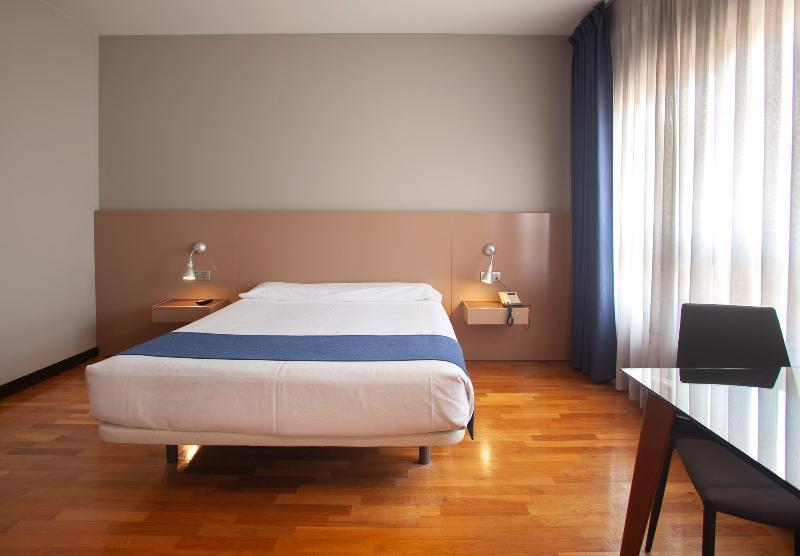 Aparthotel Campus Oviedo Ngoại thất bức ảnh
