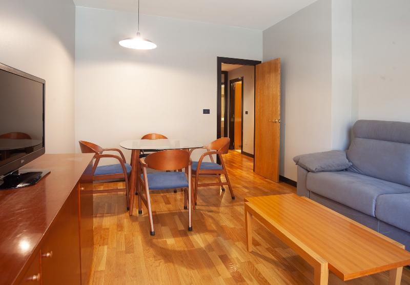 Aparthotel Campus Oviedo Ngoại thất bức ảnh